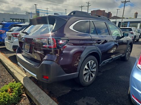 Used 2023 Subaru Outback Limited AWD/4WD image 4