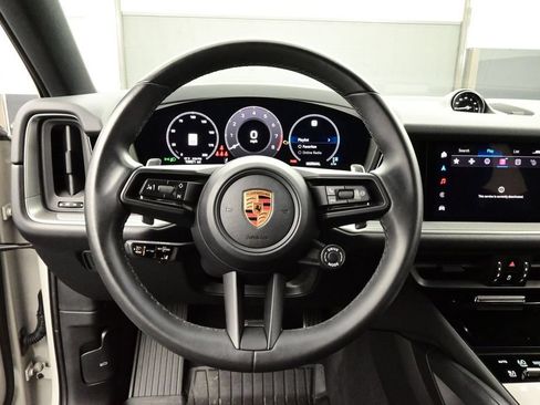 Certified 2025 Porsche Cayenne S AWD/4WD image 8