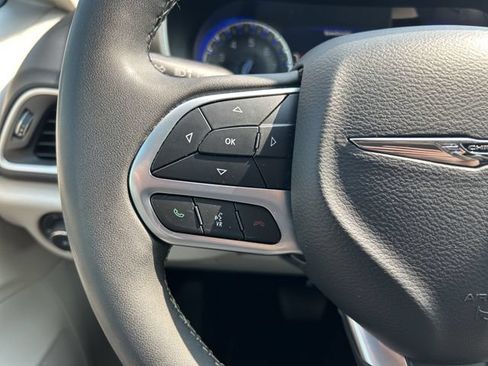 Used 2024 Chrysler Pacifica Touring-L FWD image 30