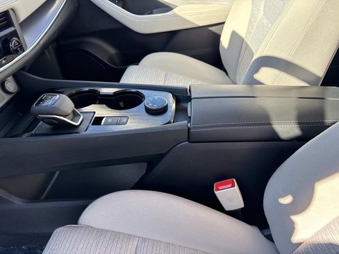 Used 2023 Nissan Rogue SV image 14