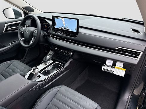 New 2026 Mitsubishi Outlander SE image 31