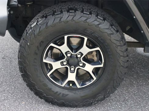 Used 2018 Jeep Wrangler Unlimited Rubicon w/ Cold Weather Group image 35