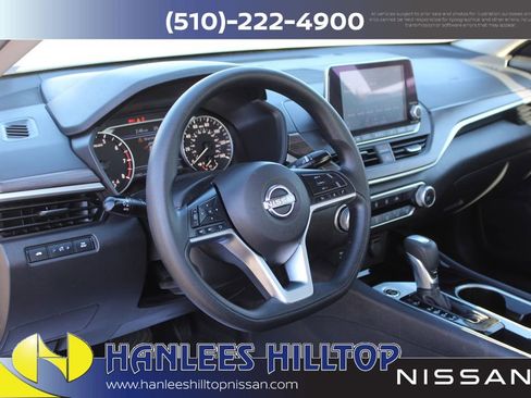 Used 2024 Nissan Altima 2.5 SV image 11