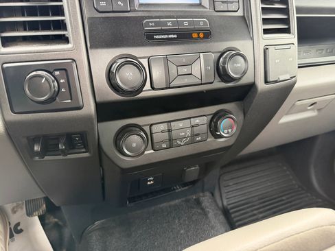 Used 2022 Ford F250 XL w/ Power Equipment Group image 19