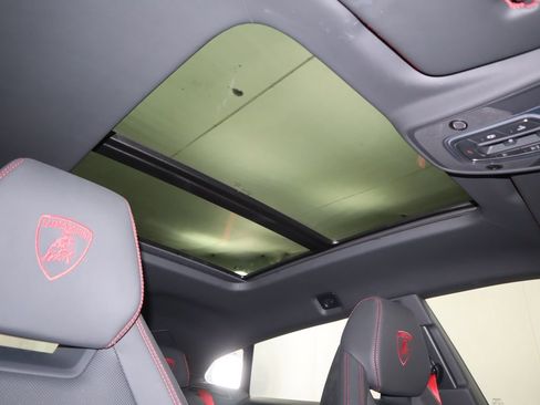 Used 2023 Lamborghini Urus Performante image 19