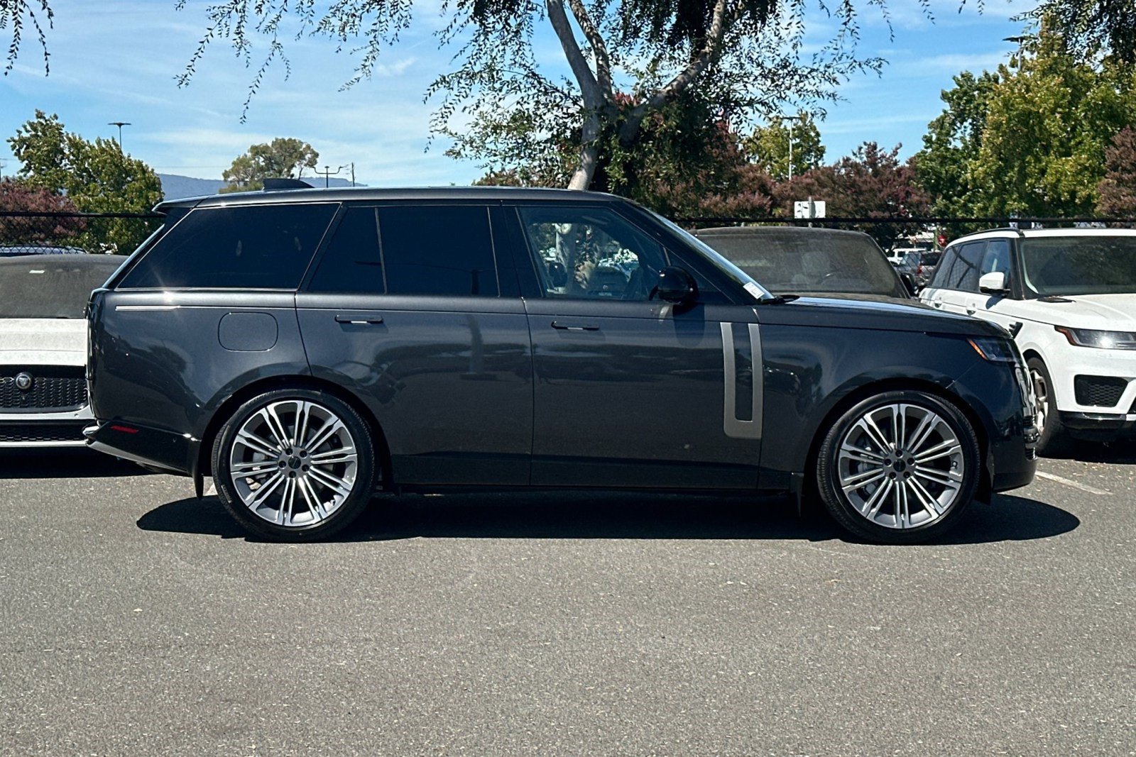 New 2026 Land Rover Range Rover SE AWD/4WD image 9