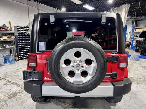 Used 2013 Jeep Wrangler Unlimited Sahara AWD/4WD image 20