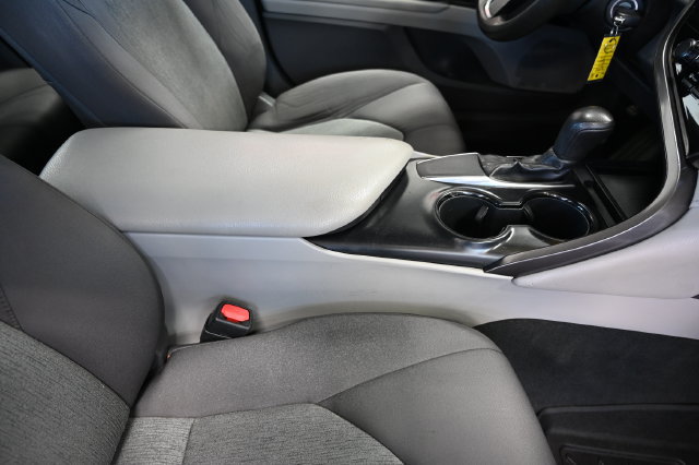 Used 2019 Toyota Camry LE FWD image 18