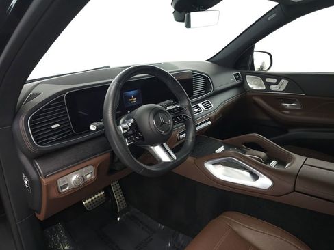 Used 2024 Mercedes-Benz GLS 450 4MATIC image 9