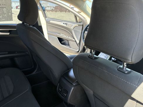 Used 2019 Ford Fusion SE FWD image 45