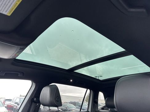 Used 2022 Volkswagen Tiguan SE R-Line image 7