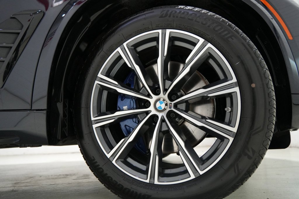 Used 2024 BMW X5 xDrive40i w/ M Sport Package AWD/4WD image 9