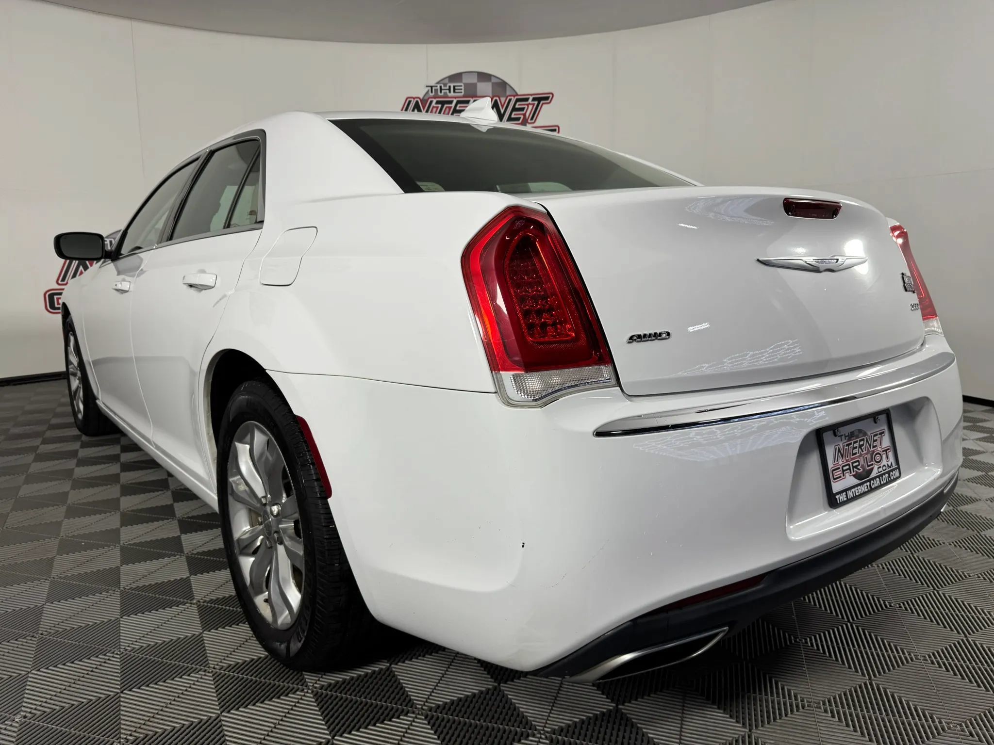 Used 2017 Chrysler 300 Limited w/ Driver Convenience Group AWD/4WD image 27