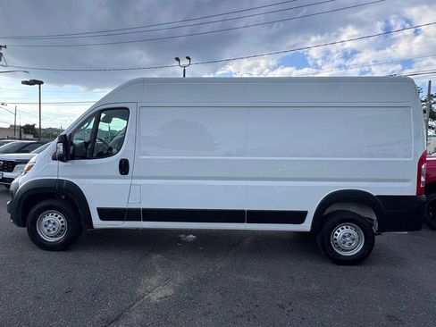 Used 2026 RAM ProMaster 2500 w/ Convenience Group FWD image 4