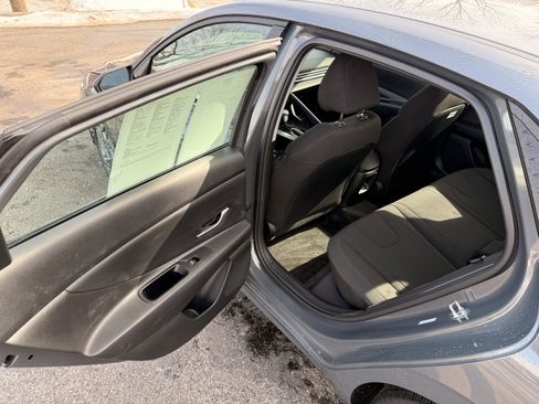 Used 2024 Hyundai Elantra SEL image 11