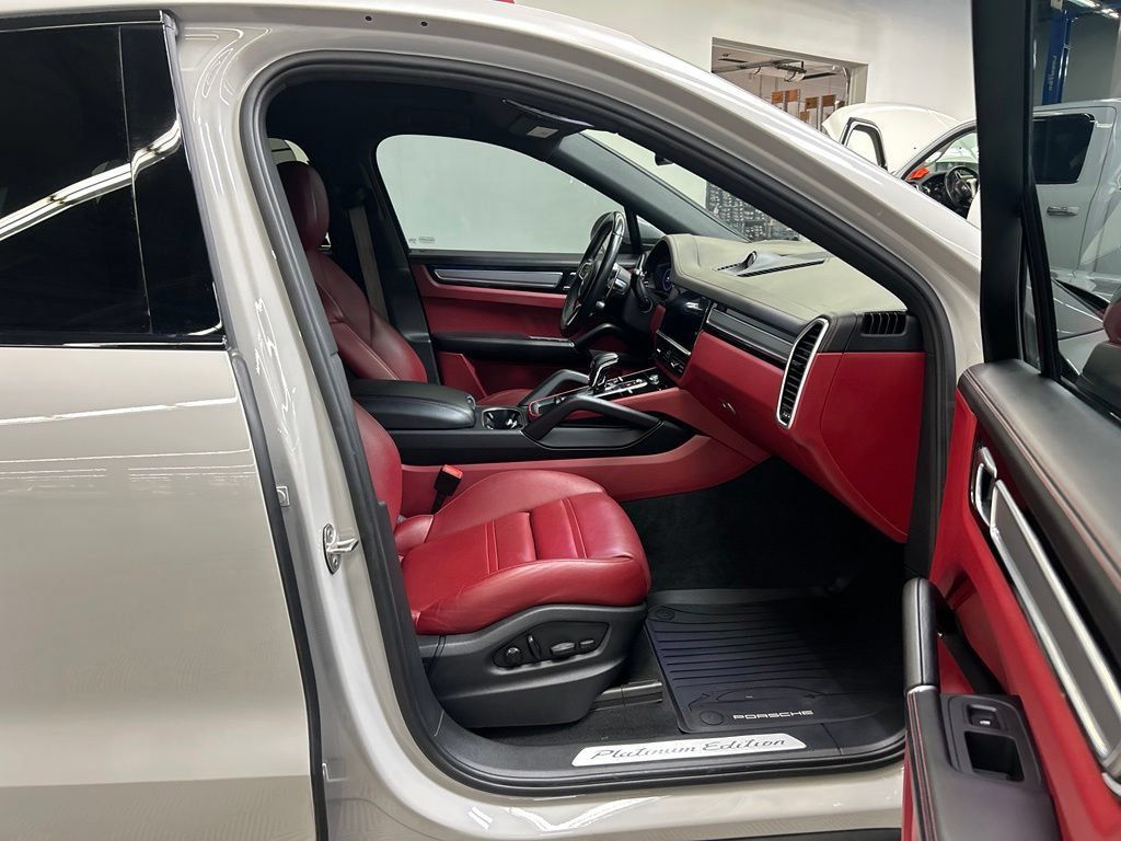 Used 2023 Porsche Cayenne Coupe AWD/4WD image 16