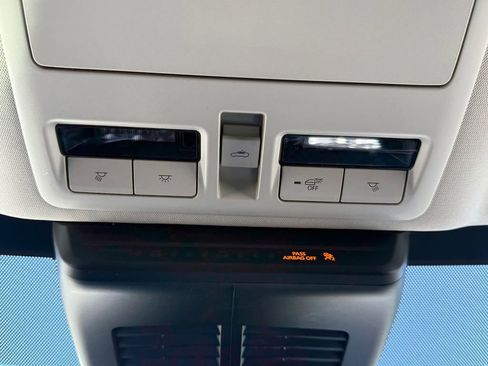 Used 2024 MAZDA CX-90 Plug-In Hybrid w/ Premium Pkg image 17