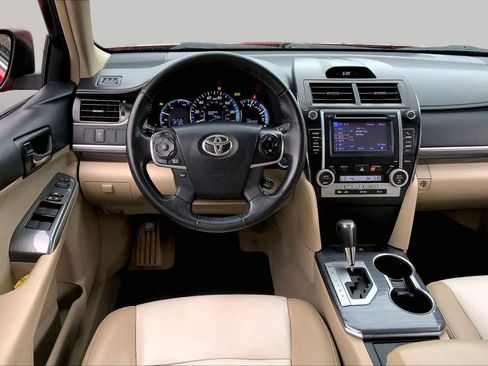 Used 2013 Toyota Camry XLE w/ Convenience Pkg FWD image 6