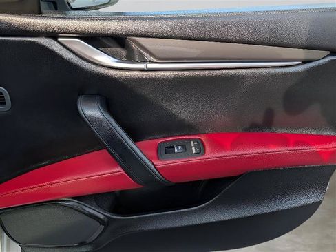 Used 2018 Maserati Ghibli S RWD image 32