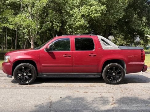 Used 2007 Chevrolet Avalanche LTZ w/ LTZ Preferred Equipment Group RWD image 2
