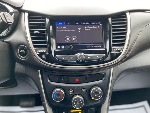 Used 2020 Chevrolet Trax LT w/ LT Convenience Package FWD image 25