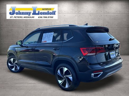 Used 2023 Volkswagen Taos SE w/ Panoramic Sunroof Package AWD/4WD image 3