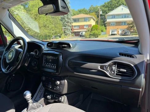 Used 2018 Jeep Renegade Altitude image 28