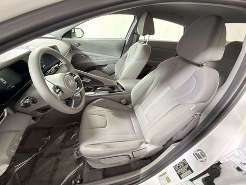 Used 2024 Hyundai Elantra SE image 13