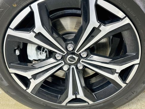 Used 2022 Volvo XC60 B5 Momentum w/ Protection Package Premier FWD image 30