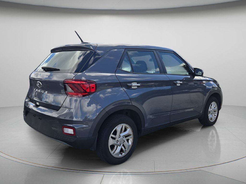 Used 2025 Hyundai Venue SE FWD image 5