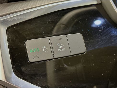 Used 2025 Audi Q3 2.0T Premium image 17