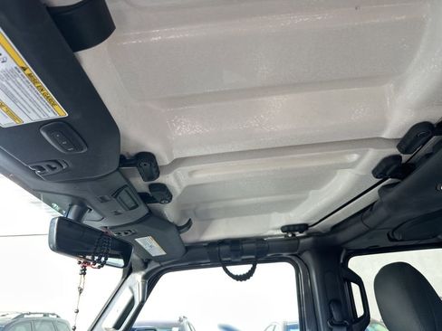 Used 2022 Jeep Gladiator Sport image 19