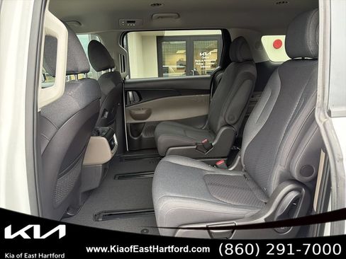 New 2026 Kia Carnival LX FWD image 18