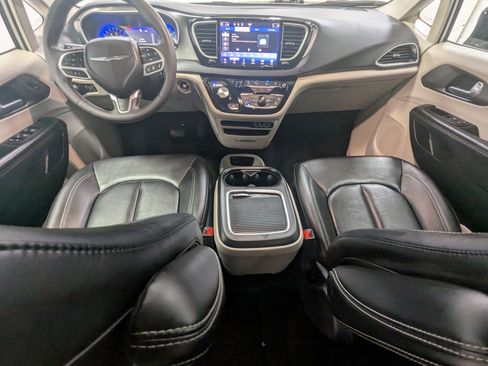 Certified 2024 Chrysler Pacifica Touring-L FWD image 21