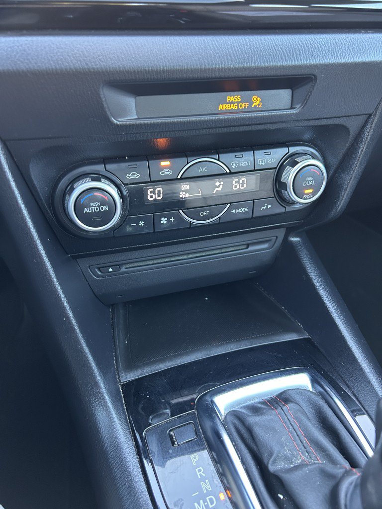 Used 2015 MAZDA MAZDA3 i Touring w/ Technology Package FWD image 10