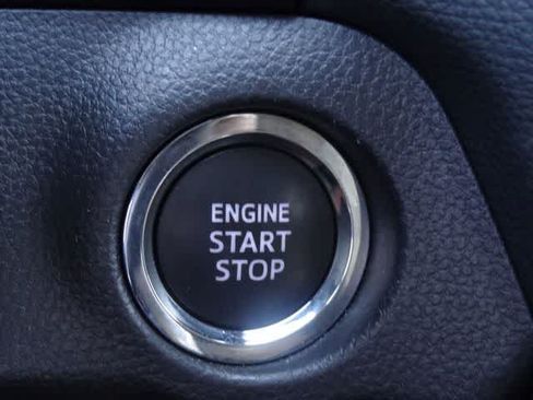 Used 2025 Toyota RAV4 XLE AWD/4WD image 19