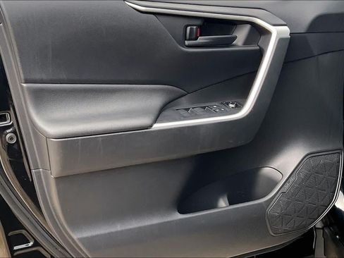Used 2025 Toyota RAV4 LE AWD/4WD image 20