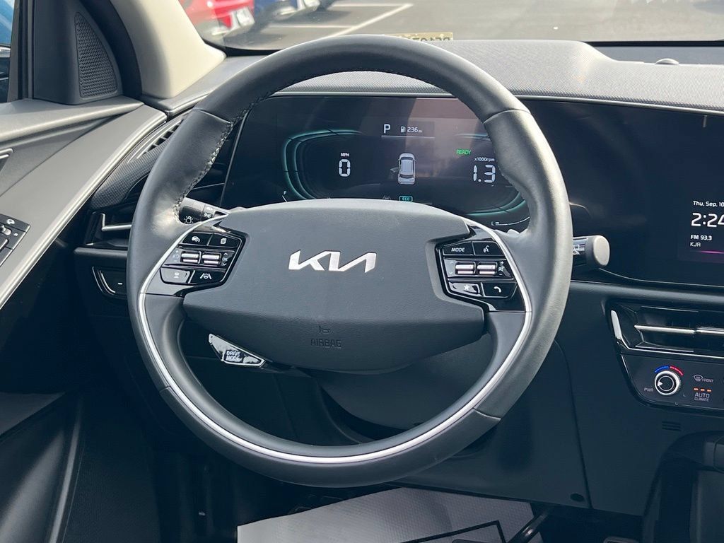 Used 2023 Kia Niro SX Touring FWD image 16