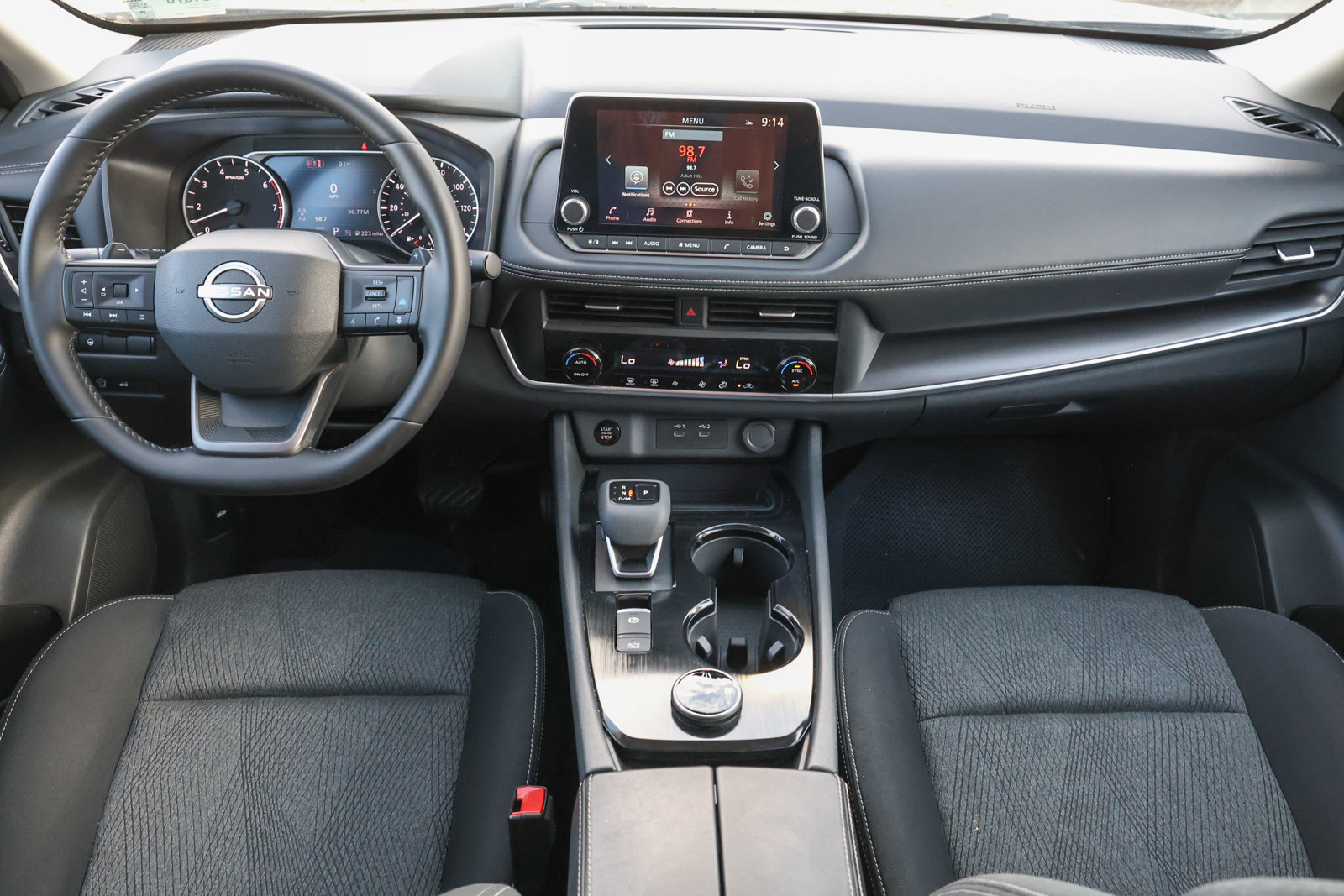 Used 2026 Nissan Rogue SV AWD/4WD image 2