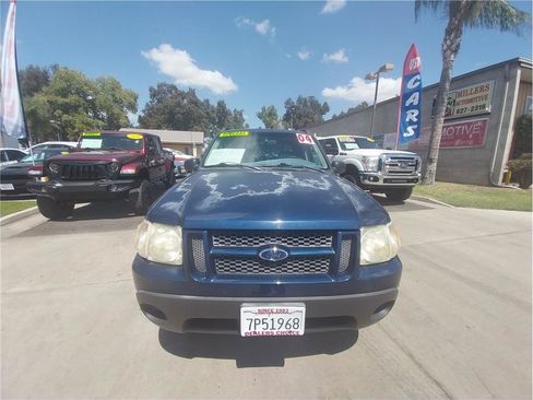 Used 2004 Ford Explorer Sport Trac XLS RWD image 2