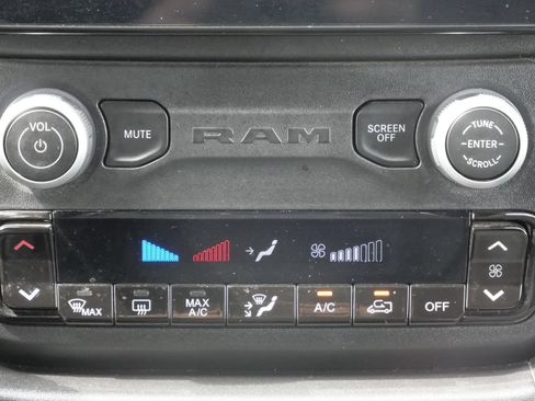 Used 2023 RAM ProMaster 2500 w/ Driver Convenience Group FWD image 18