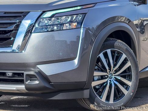 New 2025 Nissan Pathfinder Platinum image 3