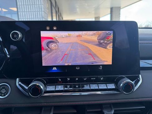 Used 2023 Chevrolet Colorado Z71 w/ Z71 Convenience Package 2 image 11