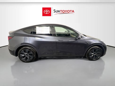 Used 2024 Tesla Model Y Long Range image 2