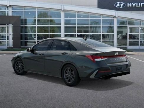 New 2025 Hyundai Elantra SEL image 5