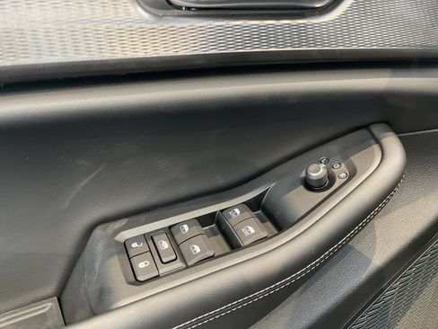 Certified 2025 Jeep Grand Cherokee Laredo X w/ Luxury Tech Group I RWD image 15