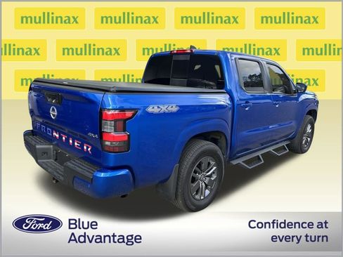 Used 2025 Nissan Frontier SV w/ SV Convenience Package image 2