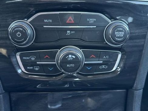 Used 2018 Chrysler 300 Touring L image 20