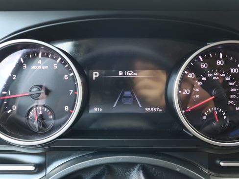 Used 2023 Kia Carnival LX FWD image 16
