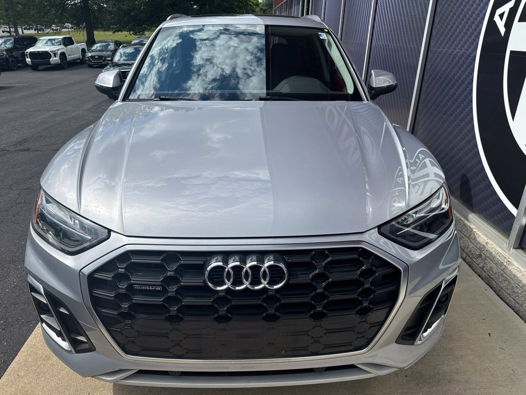 Used 2023 Audi Q5 2.0T Premium w/ Convenience Package AWD/4WD image 9